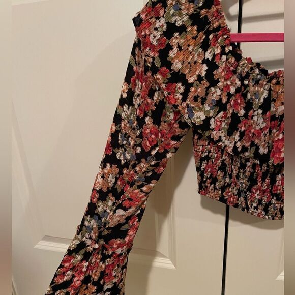 NWT Urban Outfitters “Kimchi Blue” Long Sleeve Floral Crop Top Blouse - Picture 4 of 11